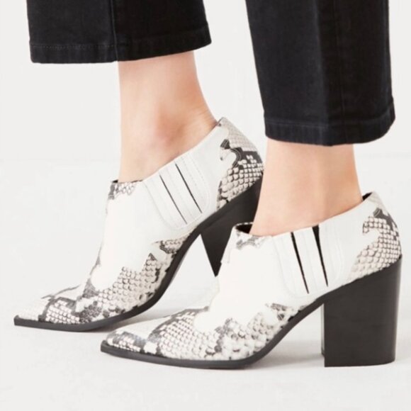 URBAN OUTFITTERS Western Jameson Snakeskin Ankle Bootie | Size 8 - Picture 1 of 12
